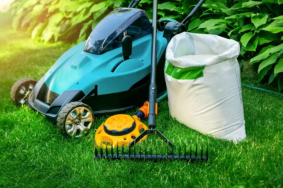 Lawn Care - mowing, cutting, trimming, seeding, fertilizing - St. Louis, MO